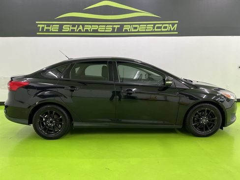 Used 2017 Ford Focus SE FWD image 11
