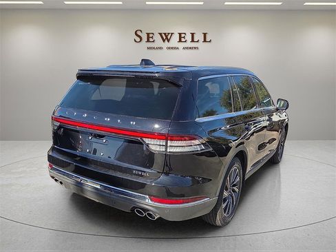 New 2026 Lincoln Aviator 2WD image 4