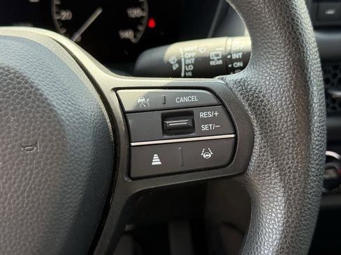 Used 2025 Honda HR-V LX image 17