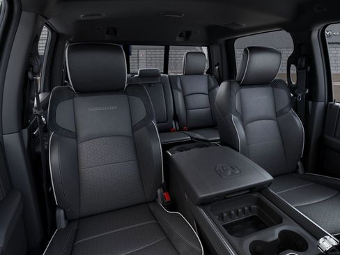 New 2026 RAM 2500 Laramie AWD/4WD image 16