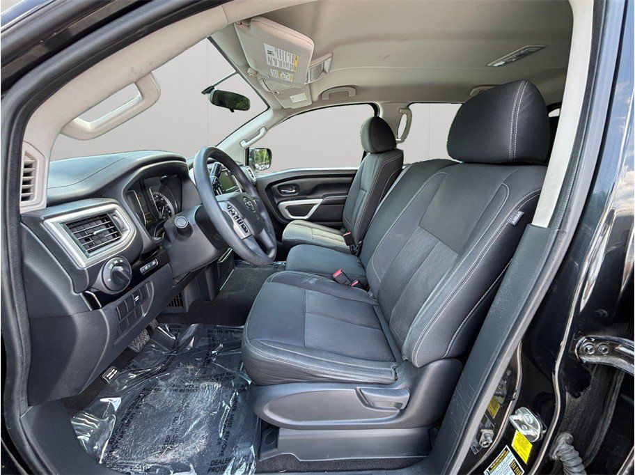Used 2019 Nissan Titan SV RWD image 2