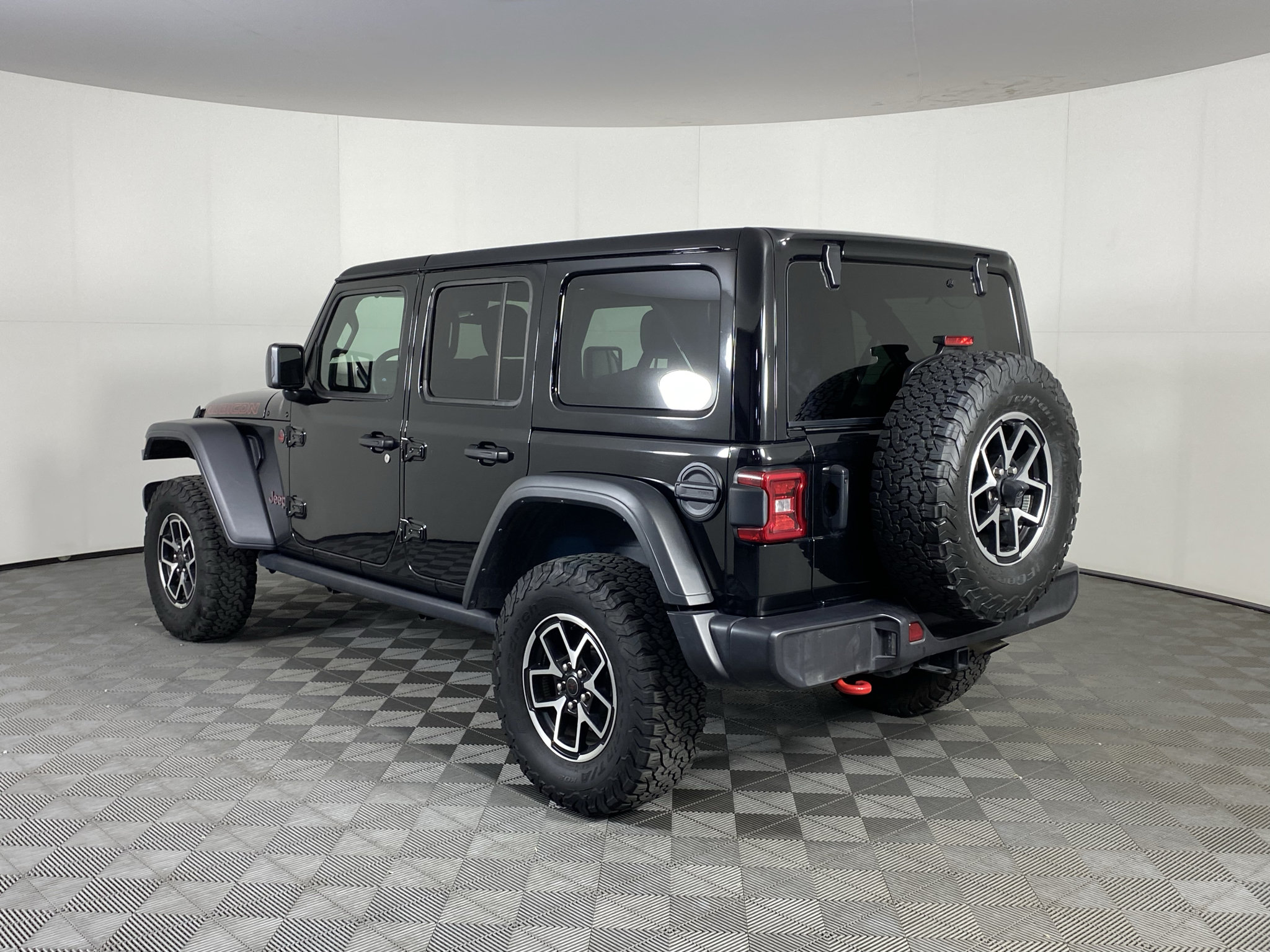 Used 2025 Jeep Wrangler Unlimited Rubicon AWD/4WD image 4