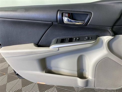 Used 2013 Toyota Camry LE image 22