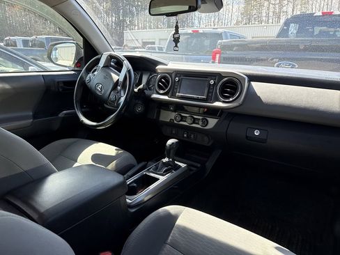 Used 2018 Toyota Tacoma SR5 image 18