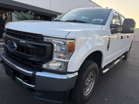 Used 2022 Ford F250 XL w/ Power Equipment Group image 5