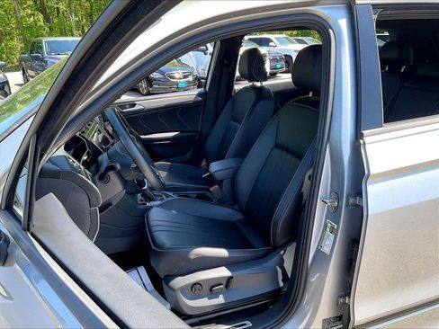 Used 2023 Volkswagen Tiguan SE R-Line AWD/4WD image 10