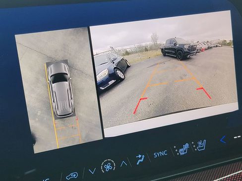 Used 2024 Chevrolet Traverse RS image 18