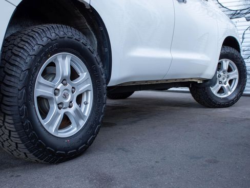 Used 2014 Toyota Sequoia SR5 RWD image 27