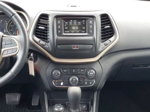 Used 2017 Jeep Cherokee Sport w/ Cold Weather Group AWD/4WD image 23