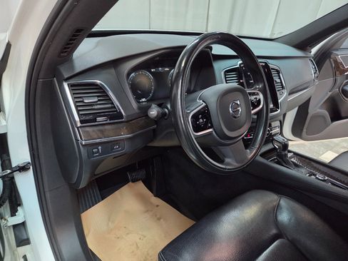 Used 2018 Volvo XC90 T6 Momentum w/ Convenience Package image 18