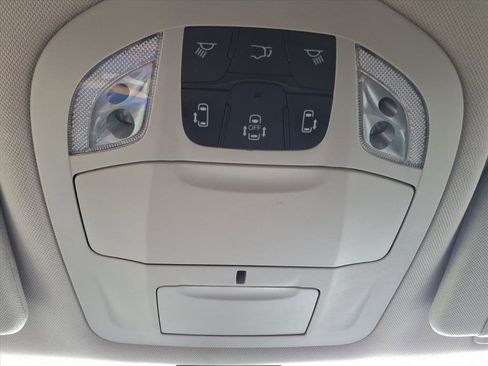 Used 2022 Chrysler Voyager LX FWD image 27