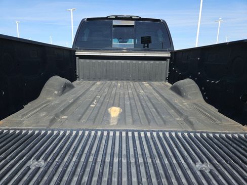 Used 2017 Nissan Titan S image 23