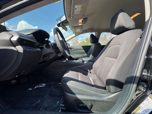 Used 2025 Nissan Altima 2.5 SV image 23