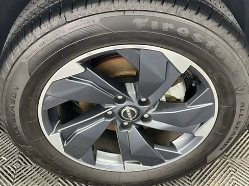 Used 2025 Nissan Rogue SV image 17