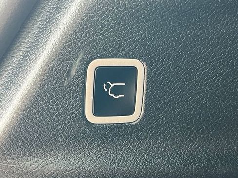 Used 2024 Chrysler Pacifica Limited FWD image 40