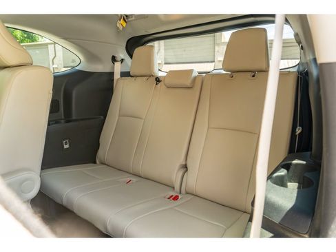 Used 2022 Toyota Highlander XLE FWD image 15