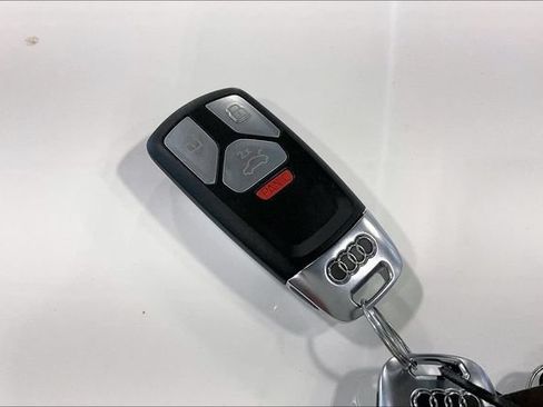Used 2019 Mercedes-Benz C 300 4MATIC Sedan image 11