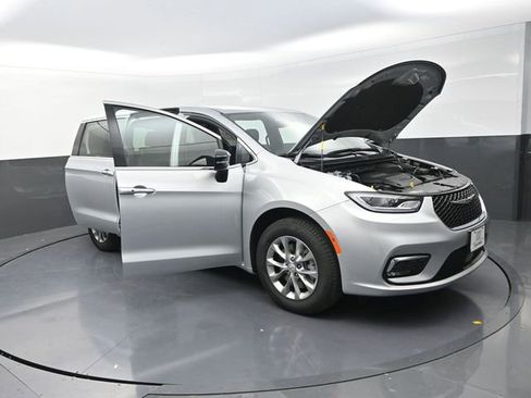 New 2026 Chrysler Pacifica Select image 26