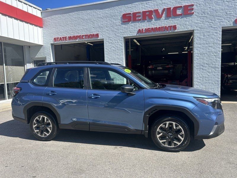 Used 2025 Subaru Forester AWD/4WD image 1