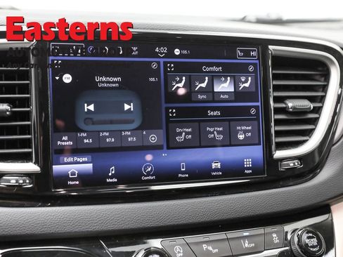 Used 2023 Chrysler Pacifica Touring-L FWD image 19