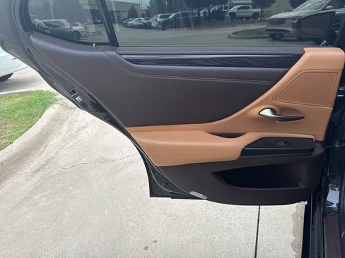 Used 2019 Lexus ES 350 w/ Accessory Package 2 FWD image 16