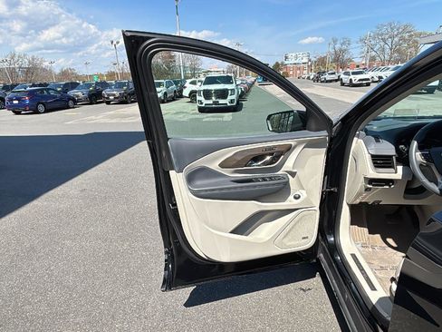 Used 2023 GMC Terrain Denali w/ Denali Premium Package AWD/4WD image 25