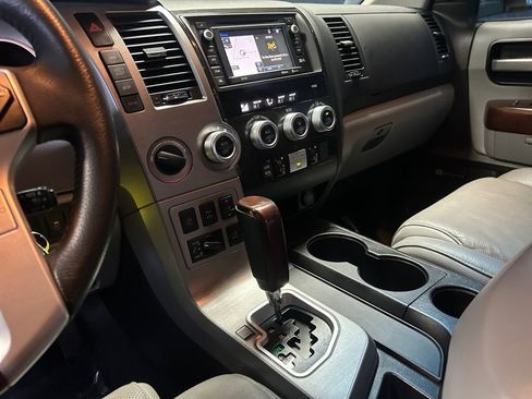 Used 2016 Toyota Sequoia Platinum image 21