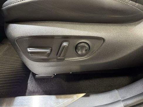 Certified 2022 Toyota Highlander Platinum image 17