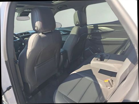 Used 2023 Chevrolet TrailBlazer RS w/ Sun and Liftgate Package image 12