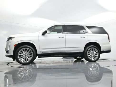 Used 2023 Cadillac Escalade Premium Luxury AWD/4WD image 47