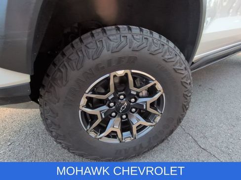 Used 2024 Chevrolet Colorado ZR2 w/ ZR2 Convenience Package III AWD/4WD image 34