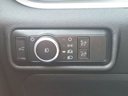 Used 2024 Ford Explorer XLT w/ Equipment Group 202A AWD/4WD image 28