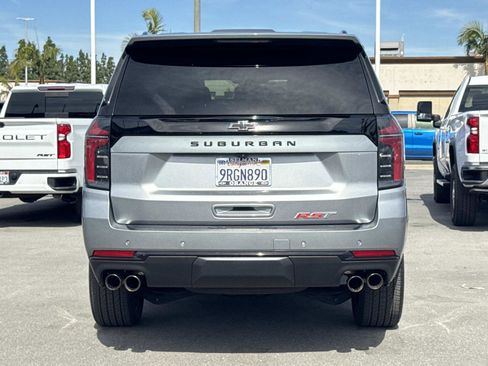 Used 2025 Chevrolet Suburban RST image 6