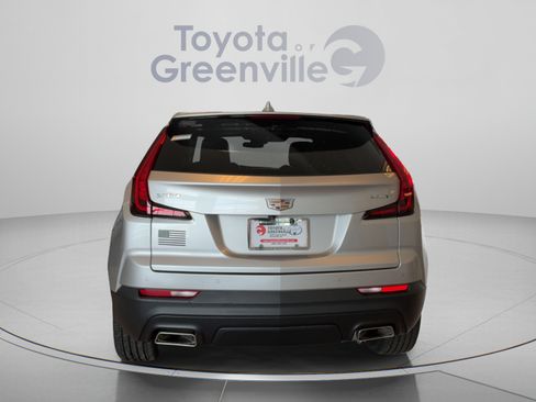 Used 2021 Cadillac XT4 Luxury w/ Cold Weather Package FWD image 5