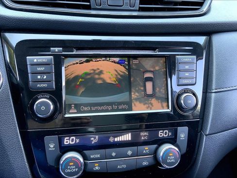 Used 2018 Nissan Rogue SV w/ Sun & Sound Touring Package AWD/4WD image 29