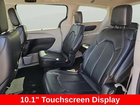 Certified 2024 Chrysler Pacifica Touring-L FWD image 8