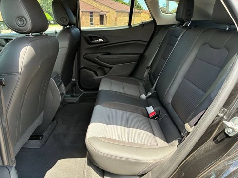 Used 2025 Chevrolet Trax LT FWD image 24