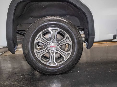 Used 2025 GMC Sierra 1500 SLT AWD/4WD image 8