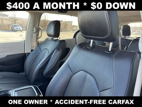 Used 2024 Chrysler Pacifica Touring-L image 9