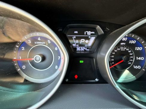 Used 2014 Hyundai Elantra SE FWD image 12