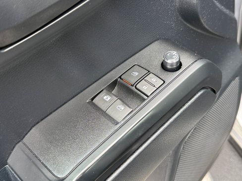 Used 2018 Toyota Tacoma SR AWD/4WD image 17