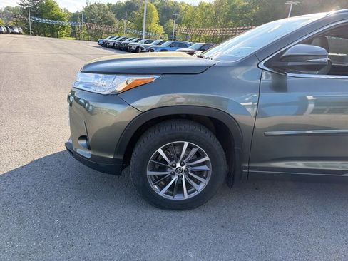 Used 2017 Toyota Highlander XLE AWD/4WD image 8