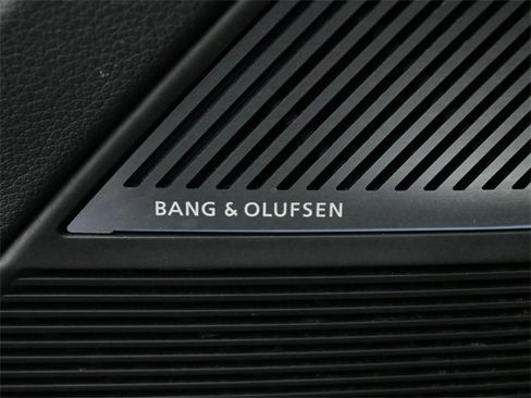 Used 2022 Audi RS Q8 w/ Luxury Package image 36