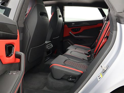 Used 2025 Lamborghini Urus SE AWD/4WD image 39