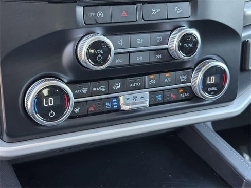 Used 2024 Ford Expedition XLT image 16