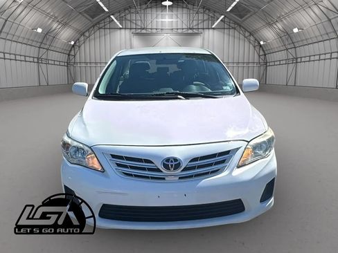 Used 2013 Toyota Corolla FWD image 2