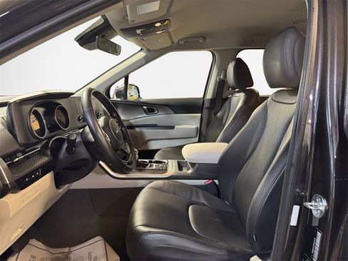 Certified 2024 Kia Carnival LX image 12