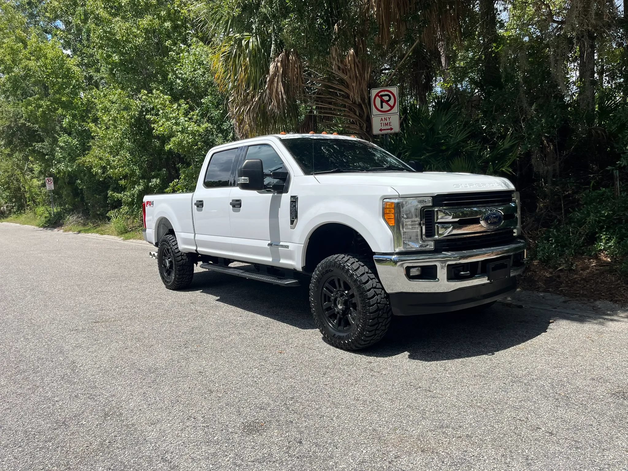 Used 2017 Ford F250 XLT w/ XLT Value Package AWD/4WD image 2