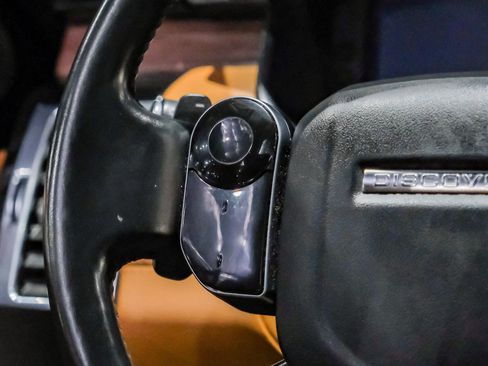 Used 2019 Land Rover Discovery HSE Luxury image 16