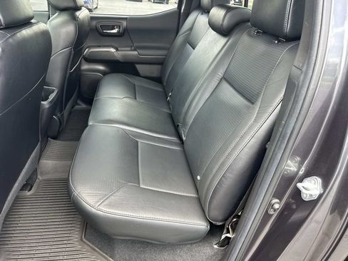 Used 2022 Toyota Tacoma TRD Sport w/ TRD Premium Sport Package AWD/4WD image 12